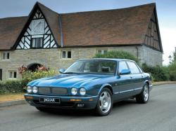 Jaguar XJR II (X300)