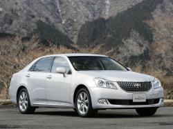 Toyota Crown Majesta V (S200)