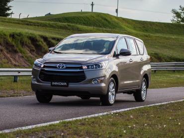 Toyota Innova II Компактвэн Toyota Innova II Компактвэн