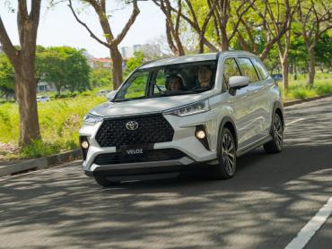 Toyota Veloz 1 Минивэн