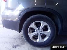 Installing a set of spacers to increase the ground clearance Kia Sorento II Lift Kits (leveling kits and coil spring spacer\strut spacer)