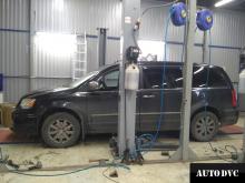 Installing a set of spacers to increase the ground clearance Voyager Lift Kits (leveling kits and coil spring spacer\strut spacer)