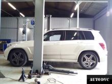Installing a set of spacers to increase the ground clearance Mercedes-Benz GLK-klasse Lift Kits (leveling kits and coil spacer\strut spacer) 