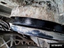 Installing a set of spacers to increase the ground clearance Toyota Estima II Lift Kits (leveling kits and coil spacer\strut spacer)