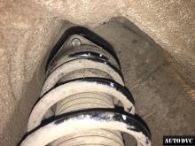 Installing a set of spacers to increase the ground clearance Daihatsu Move I Lift Kits (leveling kits and coil spring spacer\strut spacer)