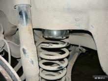 Installing a set of spacers to increase the ground clearance Volkswagen Touran Lift Kits (leveling kits and coil spring spacer\strut spacer)