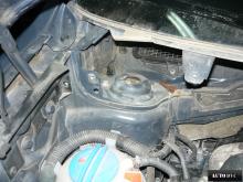 Installing a set of spacers to increase the ground clearance Volkswagen Touran Lift Kits (leveling kits and coil spring spacer\strut spacer)