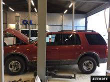Installing a set of spacers to increase the ground clearance Ford Explorer Lift Kits (leveling kits and coil spring spacer\strut spacer)