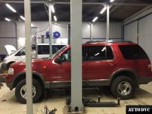 Installing a set of spacers to increase the ground clearance Ford Explorer Lift Kits (leveling kits and coil spring spacer\strut spacer)