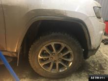 Installing a set of spacers to increase the ground clearance Jeep Grand Cherokee IV (WK2) Lift Kits (leveling kits and coil spring spacer\strut spacer)