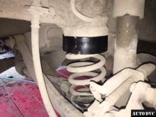 Installing a set of spacers to increase the ground clearance Hyundai i30 Lift Kits (leveling kits and coil spring spacer\strut spacer)