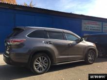 Installing a set of spacers to increase the ground clearance Toyota Highlander Lift Kits (leveling kits and coil spring spacer\strut spacer)