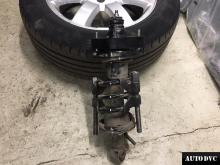Installing a set of spacers to increase the ground clearance Honda CR-V Lift Kits (leveling kits and coil spring spacer\strut spacer)