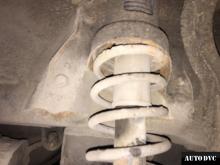 Installing a set of spacers to increase the ground clearance Hyundai Sonata IV (EF) Restyle Lift Kits (leveling kits and coil spring spacer\strut spacer)