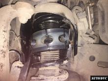 Installing a set of spacers to increase the ground clearance Infiniti QX56 Lift Kits (leveling kits and coil spring spacer\strut spacer)