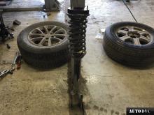 Installing a set of spacers to increase the ground clearance Jeep Grand Cherokee IV Lift Kits (leveling kits and coil spring spacer\strut spacer)