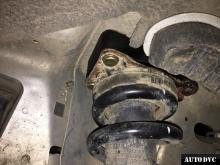 Installing a set of spacers to increase the ground clearance Jeep Cherokee IV (KK) Lift Kits (leveling kits and coil spring spacer\strut spacer)