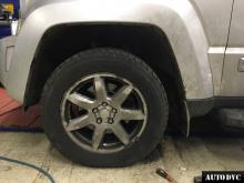 Installing a set of spacers to increase the ground clearance Jeep Cherokee IV (KK) Lift Kits (leveling kits and coil spring spacer\strut spacer)