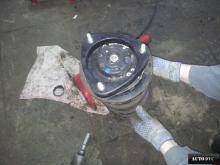 Installing a set of spacers to increase the ground clearance Kia Carens III Lift Kits (leveling kits and coil spring spacer\strut spacer)