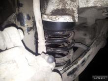 Installing a set of spacers to increase the ground clearance Kia Carens III Lift Kits (leveling kits and coil spring spacer\strut spacer)
