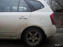 Installing a set of spacers to increase the ground clearance Kia Carens III Lift Kits (leveling kits and coil spring spacer\strut spacer)