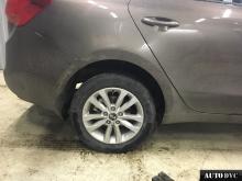 Installing a set of spacers to increase the ground clearance Kia Cee'd II Lift Kits (leveling kits and coil spring spacer\strut spacer)