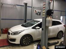 Installing a set of spacers to increase the ground clearance Kia Ceed Lift Kits (leveling kits and coil spring spacer\strut spacer)