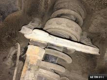 Installing a set of spacers to increase the ground clearance Kia Opirus Lift Kits (leveling kits and coil spring spacer\strut spacer)