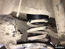 Installing a set of spacers to increase the ground clearance Kia Quoris Lift Kits (leveling kits and coil spring spacer\strut spacer)