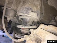 Installing a set of spacers to increase the ground clearance Kia Sorento Lift Kits (leveling kits and coil spring spacer\strut spacer)