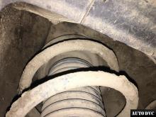 Installing a set of spacers to increase the ground clearance Kia Soul Lift Kits (leveling kits and coil spring spacer\strut spacer)