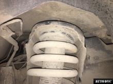 Installing a set of spacers to increase the ground clearance Land Rover Discovery 3 Lift Kits (leveling kits and coil spring spacer\strut spacer)