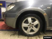Installing a set of spacers to increase the ground clearance Mitsubishi Outlander I Lift Kits (leveling kits and coil spring spacer\strut spacer)
