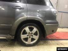 Installing a set of spacers to increase the ground clearance Mitsubishi Outlander I Lift Kits (leveling kits and coil spring spacer\strut spacer)