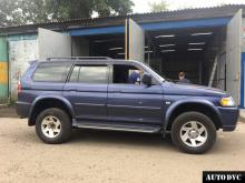 Installing a set of spacers to increase the ground clearance Mitsubishi Pajero III Lift Kits (leveling kits and coil spring spacer\strut spacer)