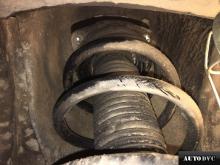 Installing a set of spacers to increase the ground clearance Nissan Qashqai I Lift Kits (leveling kits and coil spring spacer\strut spacer)