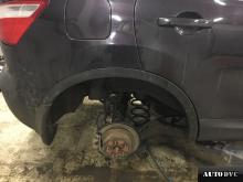 Installing a set of spacers to increase the ground clearance Nissan Qashqai I Lift Kits (leveling kits and coil spring spacer\strut spacer)
