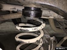 Installing a set of spacers to increase the ground clearance Nissan Serena III (C25) Lift Kits (leveling kits and coil spring spacer\strut spacer)