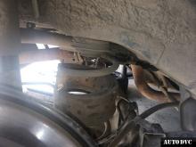 Installing a set of spacers to increase the ground clearance Nissan Serena IV (C26) Lift Kits (leveling kits and coil spring spacer\strut spacer)
