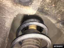 Installing a set of spacers to increase the ground clearance Renault Scenic III Lift Kits (leveling kits and coil spring spacer\strut spacer)