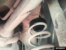 Installing a set of spacers to increase the ground clearance Skoda Rapid (leveling kits and coil spacer\strut spacer)