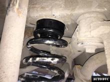 Installing a set of spacers to increase the ground clearance Suzuki Kizashi Lift Kits (leveling kits and coil spring spacer\strut spacer)