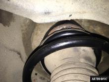 Installing a set of spacers to increase the ground clearance Toyota Avensis II Lift Kits (leveling kits and coil spring spacer\strut spacer)