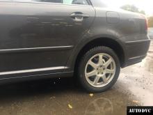 Installing a set of spacers to increase the ground clearance Toyota Avensis II Lift Kits (leveling kits and coil spring spacer\strut spacer)
