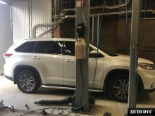 Installing a set of spacers to increase the ground clearance Toyota Highlander Lift Kits (leveling kits and coil spring spacer\strut spacer)