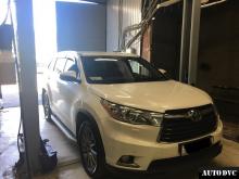 Installing a set of spacers to increase the ground clearance Toyota Highlander Lift Kits (leveling kits and coil spring spacer\strut spacer)