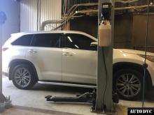 Installing a set of spacers to increase the ground clearance Toyota Highlander Lift Kits (leveling kits and coil spring spacer\strut spacer)