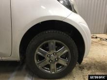 Installing a set of spacers to increase the ground clearance Toyota IQ Lift Kits (leveling kits and coil spring spacer\strut spacer)