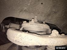 Installing a set of spacers to increase the ground clearance Toyota Sequoia I Lift Kits (leveling kits and coil spring spacer\strut spacer)
