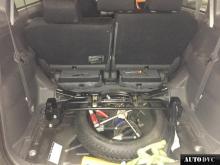 Installing a set of spacers to increase the ground clearance Toyota Sienta I Lift Kits (leveling kits and coil spring spacer\strut spacer)